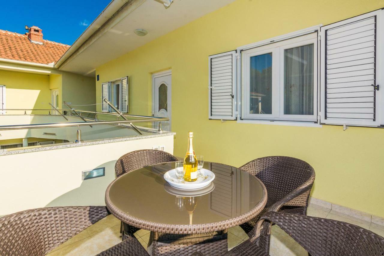 Apartman Mladenka Sukošan Extérieur photo